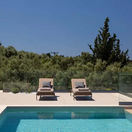 Ilania Luxury Villa Tsoukaládhes
