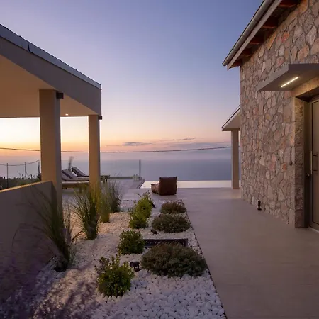 Луксозна вила Ilania Luxury